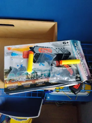 Pistola de agua ARMOR con dardos