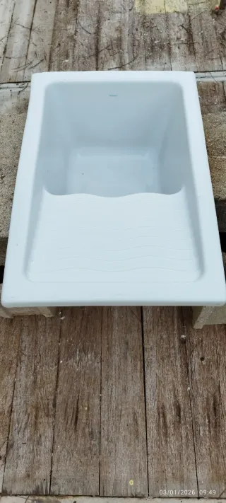 Pica lavadero cerámica blanca. En buen estado.