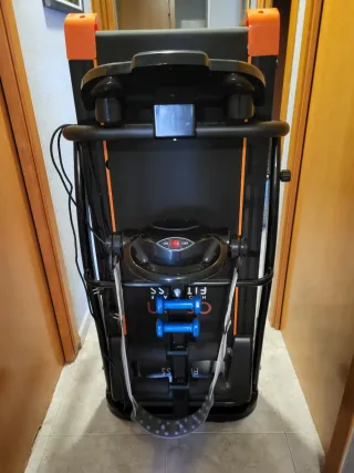 Cinta de correr plegable con mancuernas