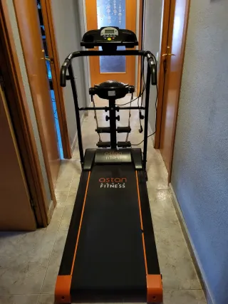 Cinta de correr plegable con mancuernas