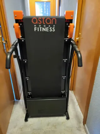 Cinta de correr plegable con mancuernas