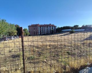 Terreno en venta en Universidad en Ávila