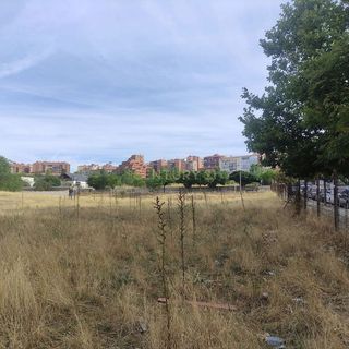 Terreno en venta en Universidad en Ávila