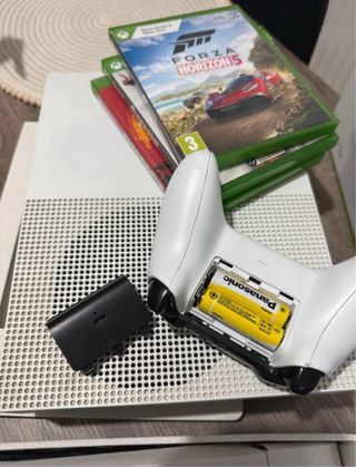 Xbox One S Completa + 3 juegos