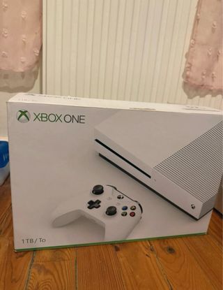 Xbox One S Completa + 3 juegos