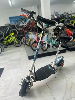 Patinete eléctrico con sillín