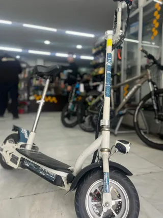 Patinete eléctrico con sillín