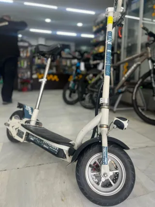 Patinete eléctrico con sillín