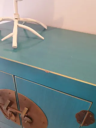 Consola estilo oriental azul y dorada