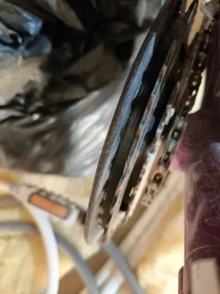 Bicicleta de montaña morada