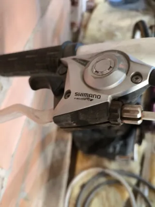 Bicicleta de montaña morada