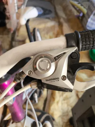 Bicicleta de montaña morada