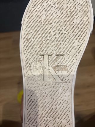 Zapatillas Calvin Klein Blancas con franja amarill