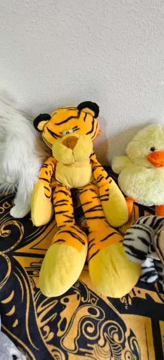 Peluches grandes 5 cada uno.