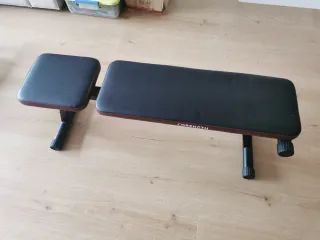 Banco de pesas y abdominales inclinable