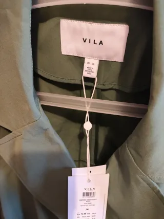 Gabardina Vila verde con cinturón