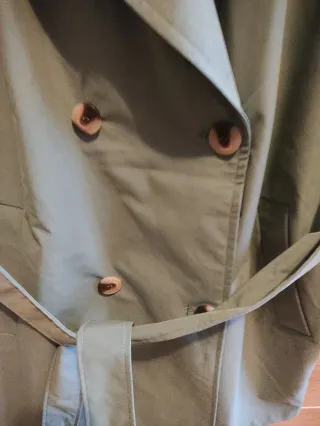 Gabardina Vila verde con cinturón