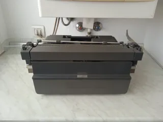 Máquina de escribir OLIVETTI Linea 98