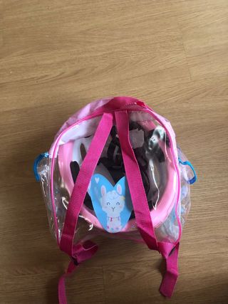 Casco y protecciones Decathlon con mochila