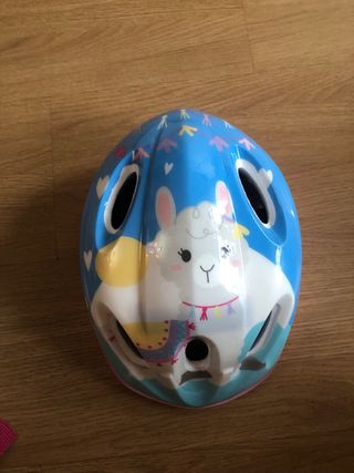 Casco y protecciones Decathlon con mochila