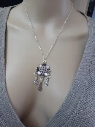 Collana con ciondolo opale rosa nodo celtico