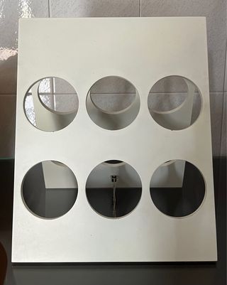 Estante de vino blanco de madera