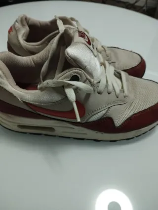 Nike Air Max Beige y Rojo