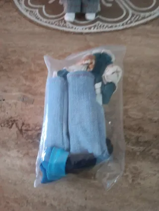 Muñeco Ken con accesorios y regalo