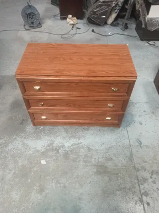 Cómoda de madera chapada