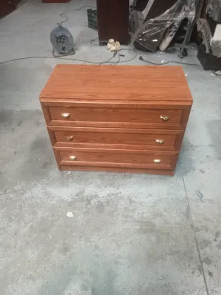 Cómoda de madera chapada