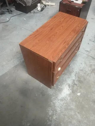 Cómoda de madera chapada