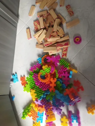 Costruzioni plastica e blocchi in legno