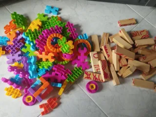 Costruzioni plastica e blocchi in legno