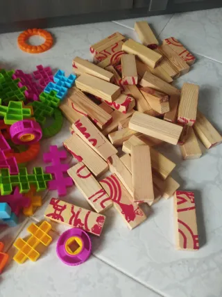 Costruzioni plastica e blocchi in legno