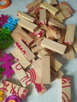 Costruzioni plastica e blocchi in legno