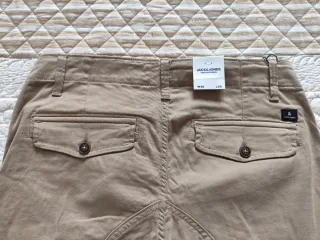 Pantalón cargo beige