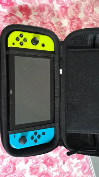 Nintendo Switch con Joy-Cons con juegos incluidos