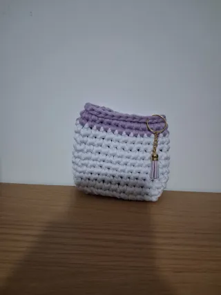 Portafoglio uncinetto bianco e viola