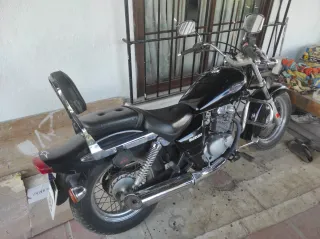 Suzuki Marauder 125 Negra