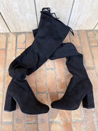 Stivali alti neri con tacco