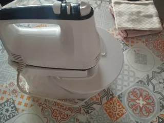 Robot de cocina blanco