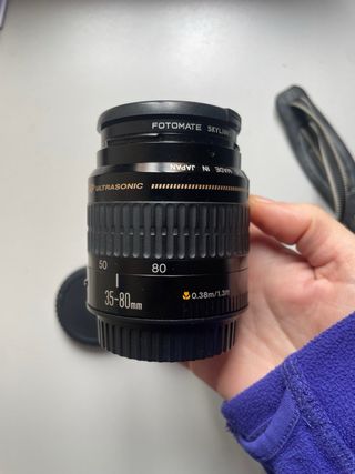 Cámara Canon EOS 1000 + 2 objetivos