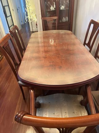 Mesa de comedor extensible y 6 sillas de madera