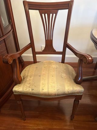 Mesa de comedor extensible y 6 sillas de madera