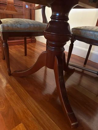 Mesa de comedor extensible y 6 sillas de madera