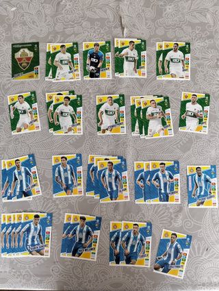 Cromos de fútbol y caja Adrenalyn 2022-2023