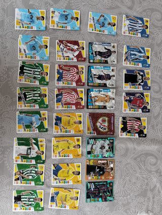 Cromos de fútbol y caja Adrenalyn 2022-2023