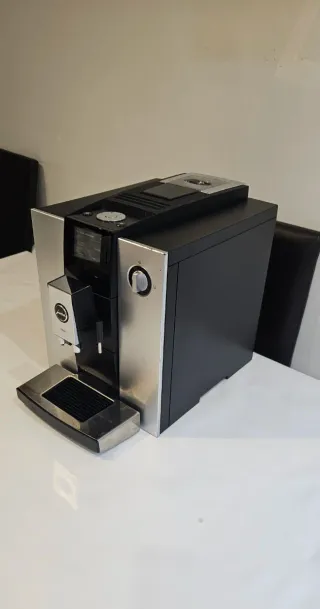 Cafetera Jura F909 Serie F9