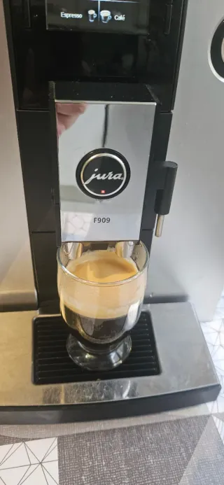 Cafetera Jura F909 Serie F9