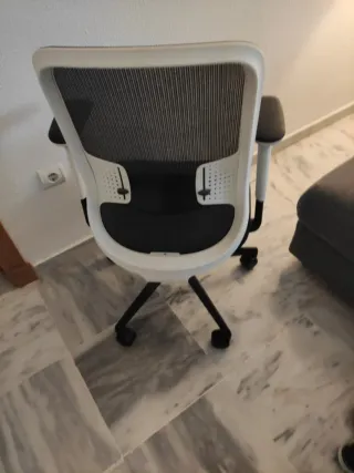 Silla de oficina ergonómica, nueva